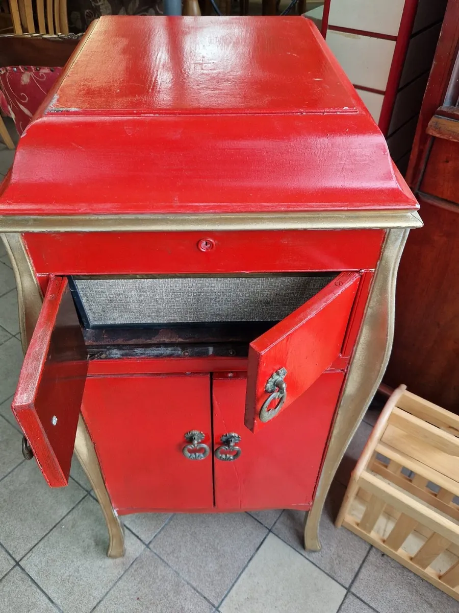 Old re Ord cabinate with  record player electric - Image 4