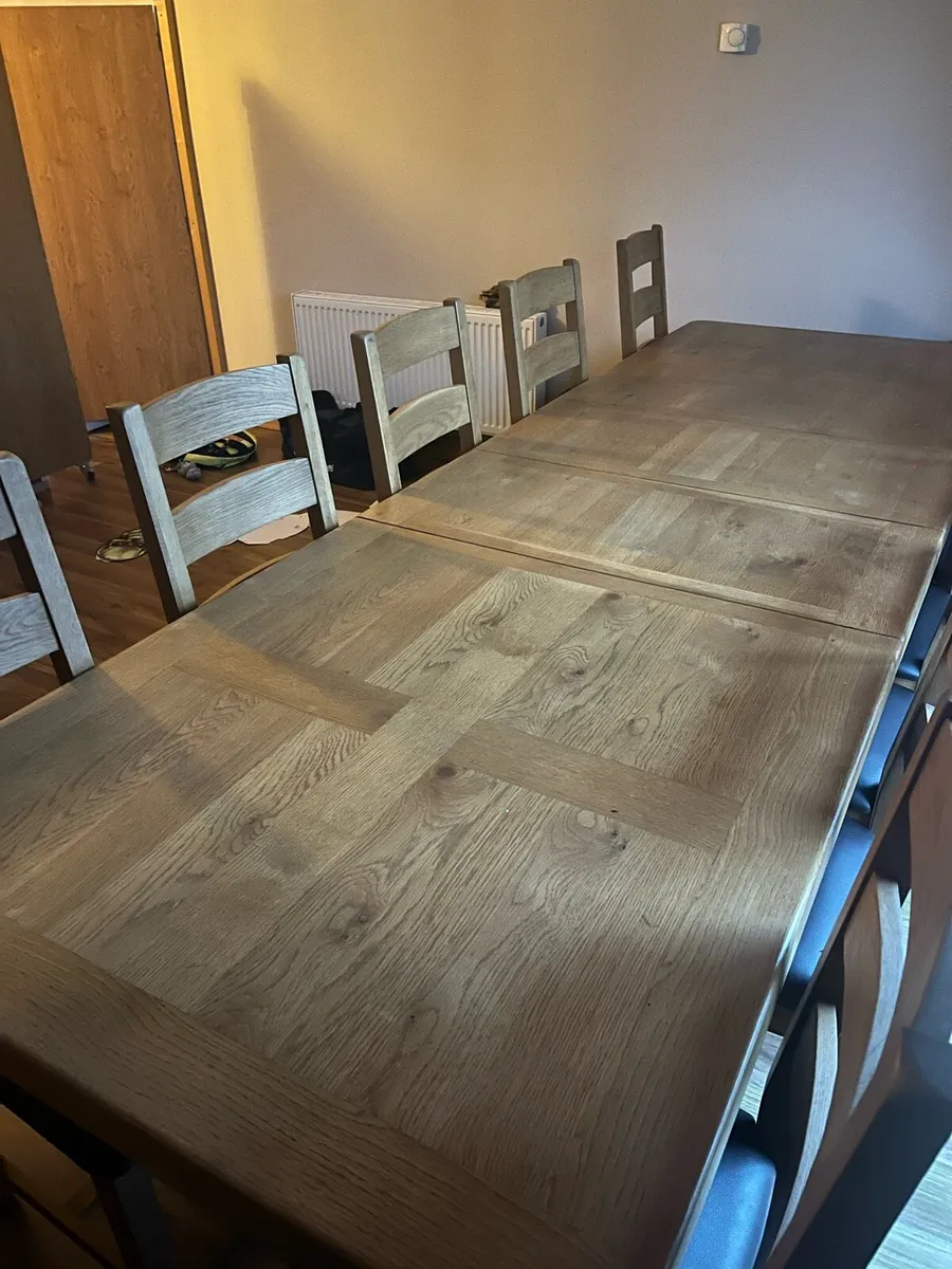 Solid oak dining table, 10 chairs and sideboard - Image 3