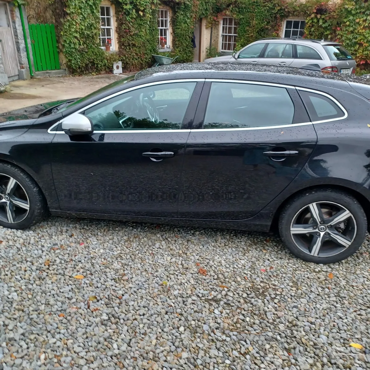 Volvo V40 D2 R Design 20182 - Image 2