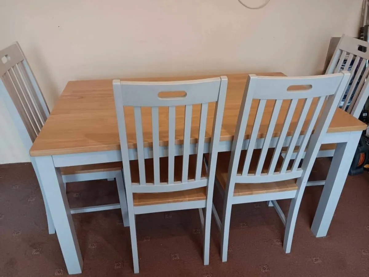 Table, chairs & bench - Image 2