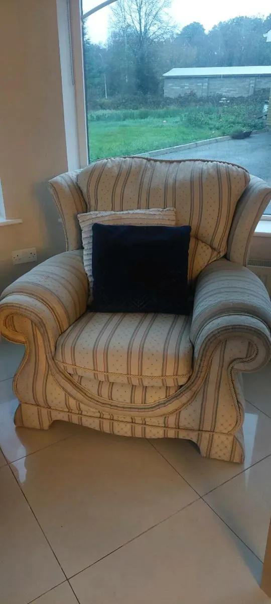 Suite of furniture - Image 2