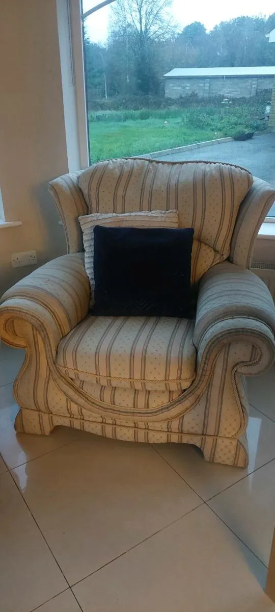 Suite of furniture - Image 3