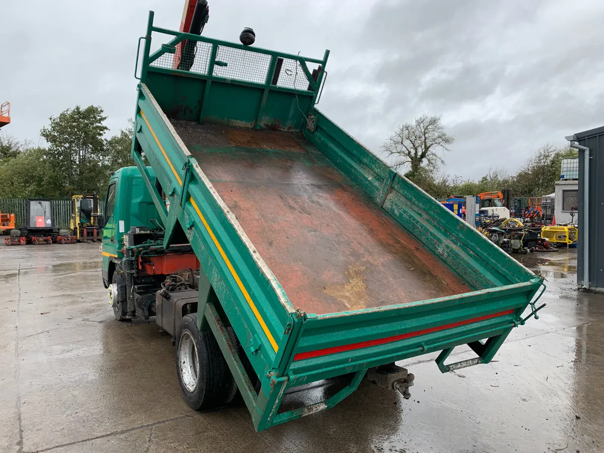 BID ONLINE NOW - 2011 MITSUBISHI C TIPPER & CRANE - Image 3