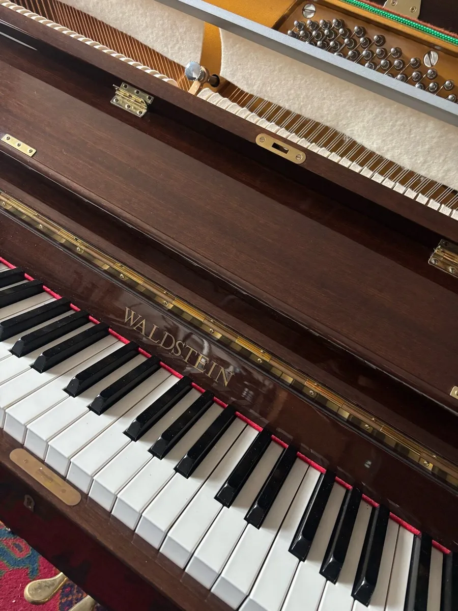 Upright overstrung piano - Image 1