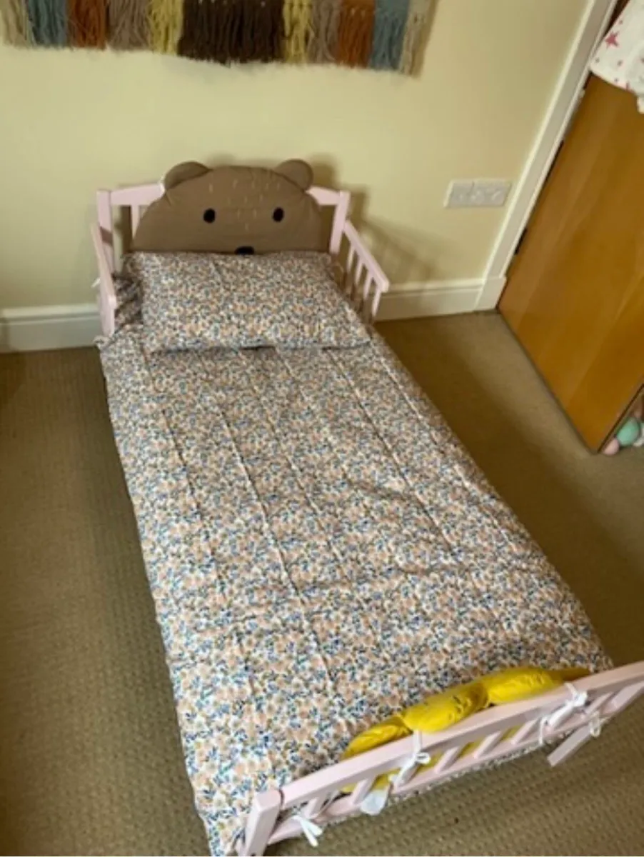 Pink toddler bed - Image 2