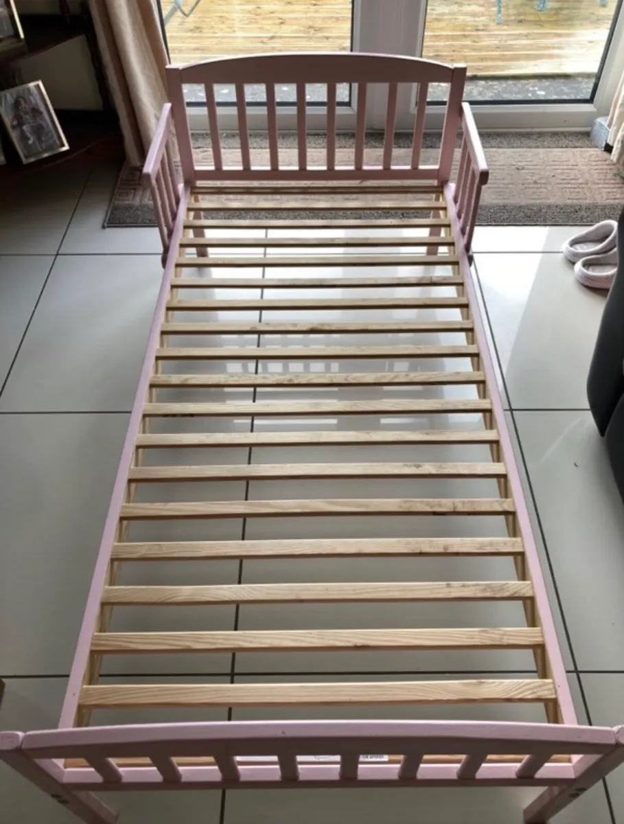 Pink toddler bed - Image 3