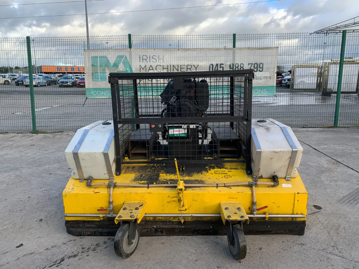 BID ONINE NOW - MULTI-SWEEP 400 SWEEPER - Image 1