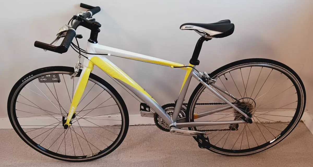 Ladies giant dash bike in great condition - Image 4