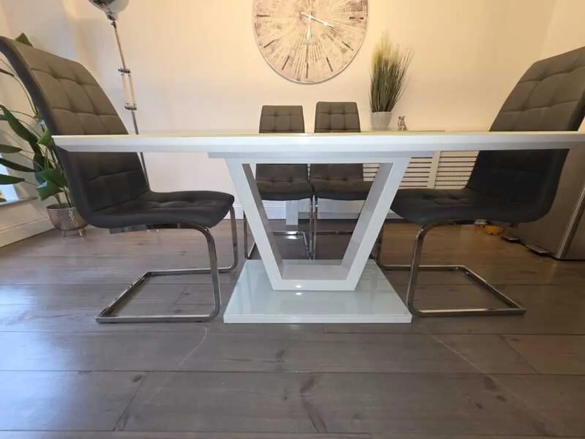 Table and 6 chairs - Image 2