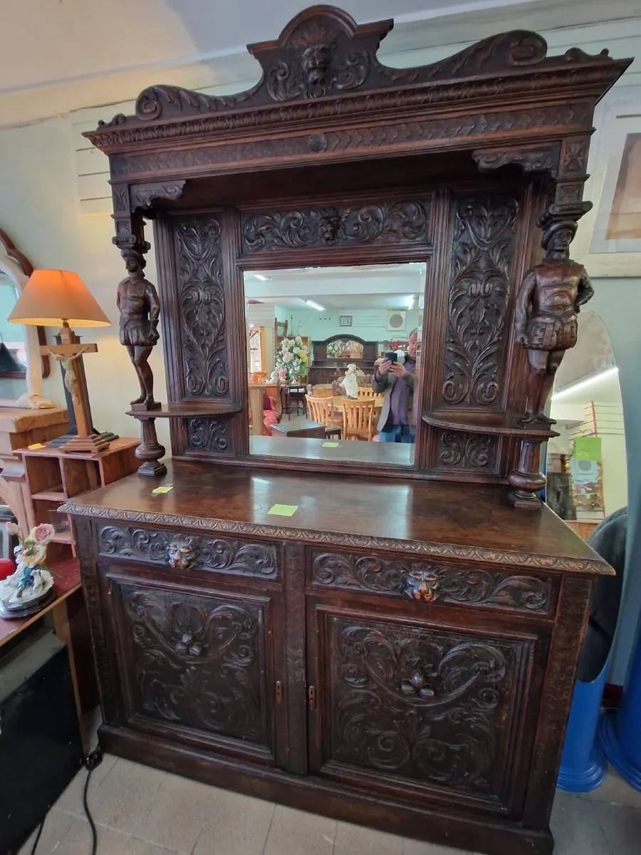 Beautiful  hand carved  detailed period piece  wit - Image 1