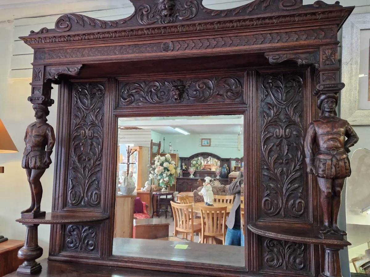 Beautiful  hand carved  detailed period piece  wit - Image 2