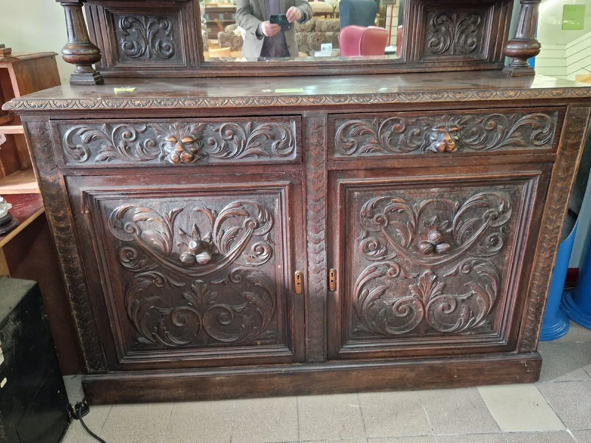 Beautiful  hand carved  detailed period piece  wit - Image 4
