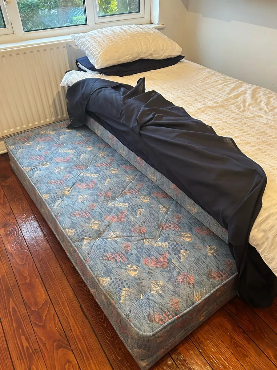 Bed - Image 1