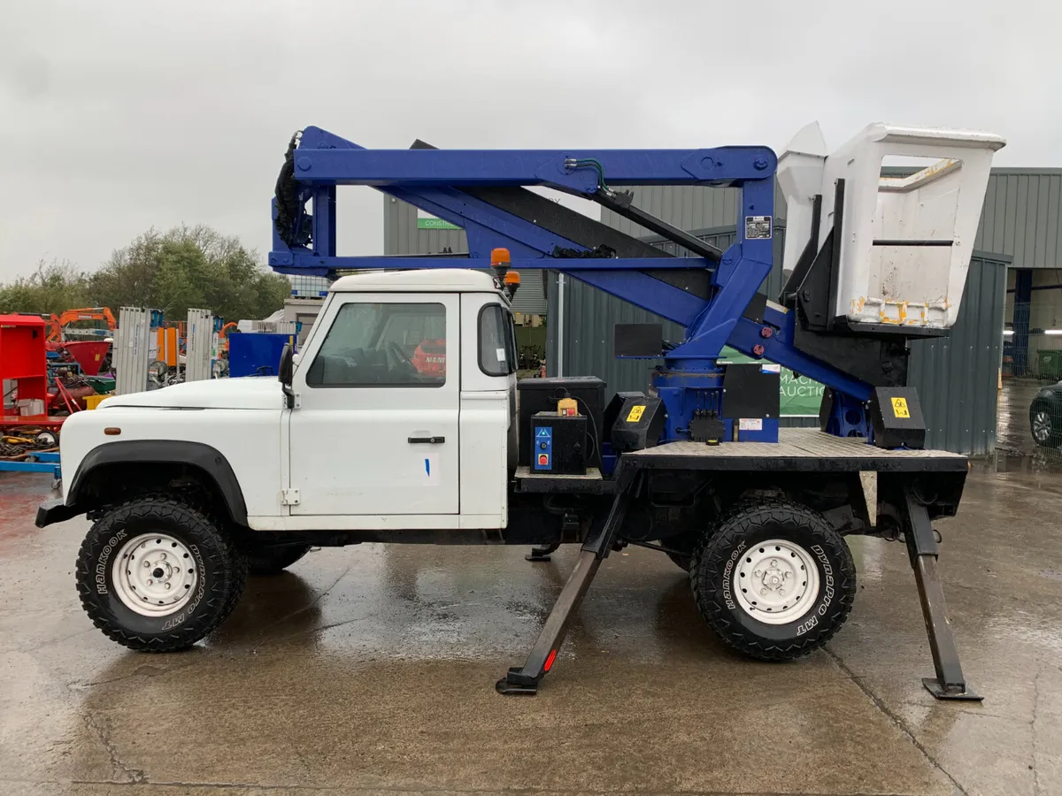 BID ONLINE NOW - 2014 LANDROVER DEFENDER CHERRY PI - Image 2