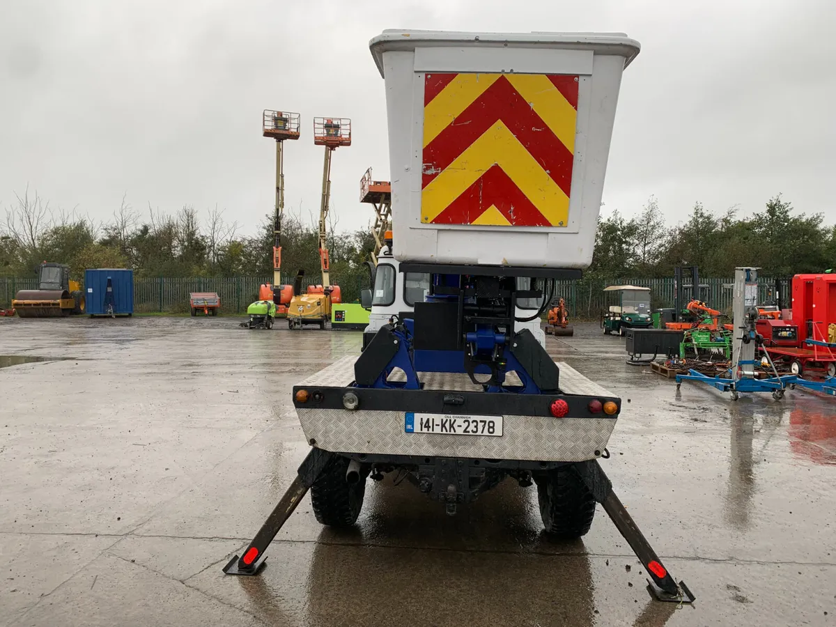 BID ONLINE NOW - 2014 LANDROVER DEFENDER CHERRY PI - Image 4