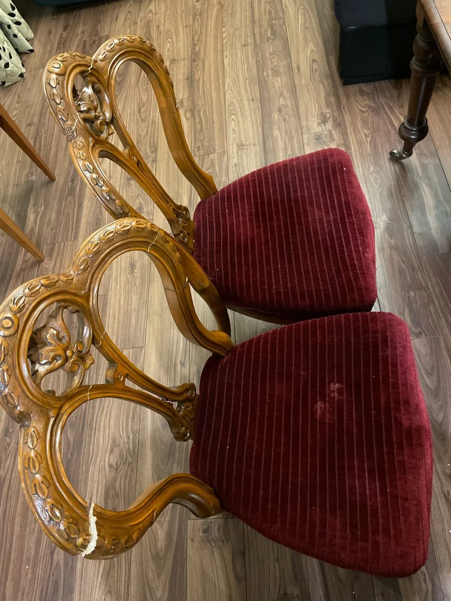 Dining chairs and table - Image 1