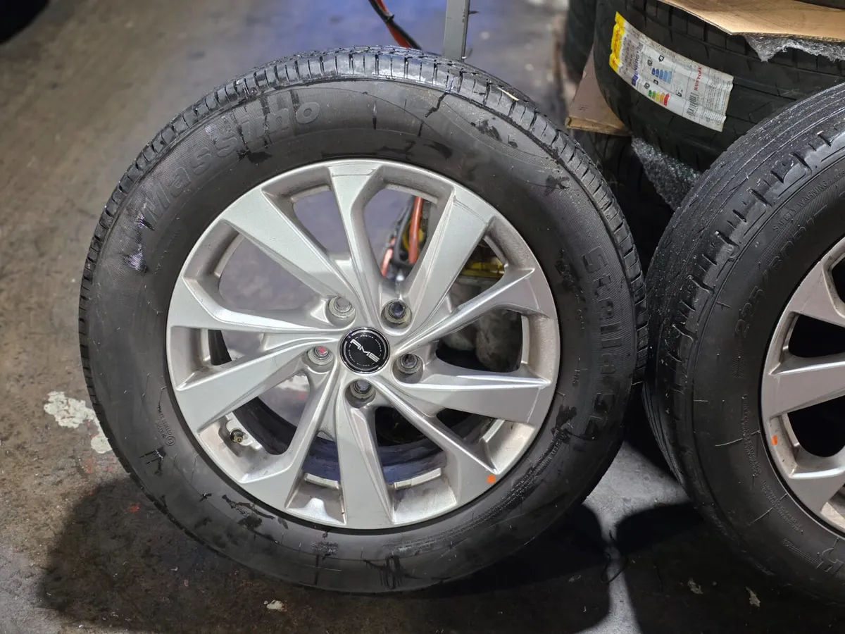 #23 Genuine Hyundai Alloys 17" 5X114.3 - Image 1