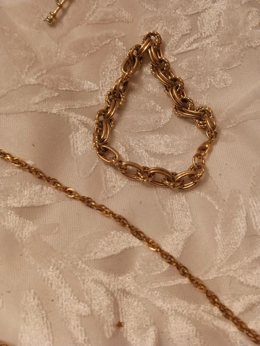 Gold plated necklaces,post for prices perfect con. - Image 4
