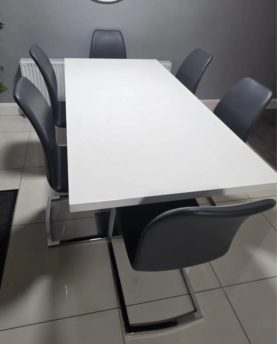 Dinning table and 6 chairs - Image 1