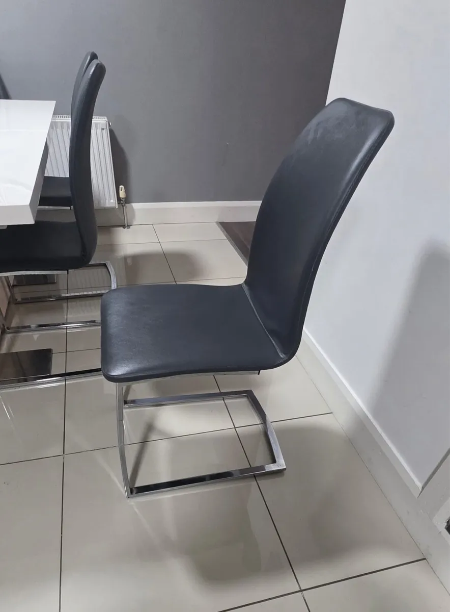 Dinning table and 6 chairs - Image 4