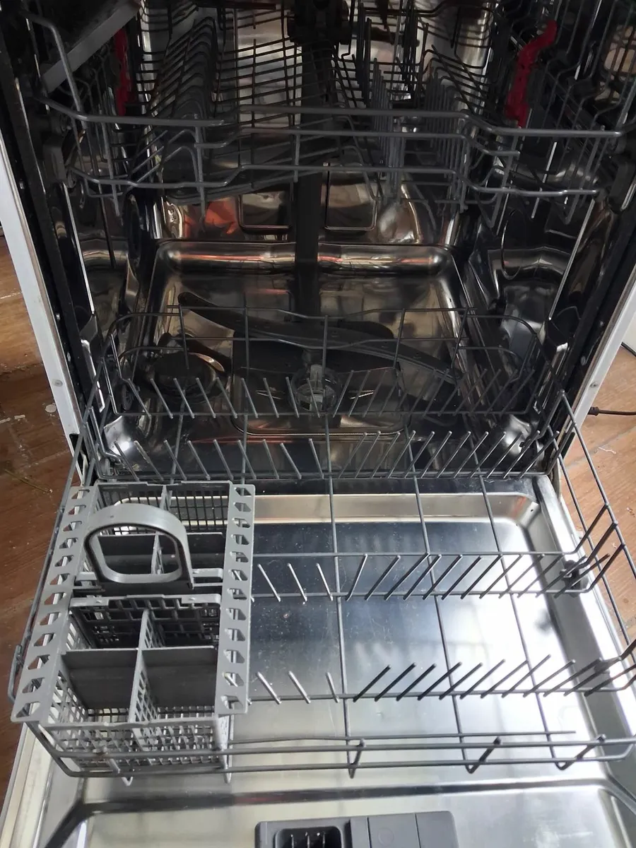 Dishwasher - Image 2