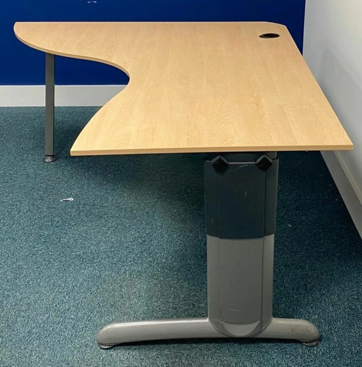 2nd hand desks - Image 1