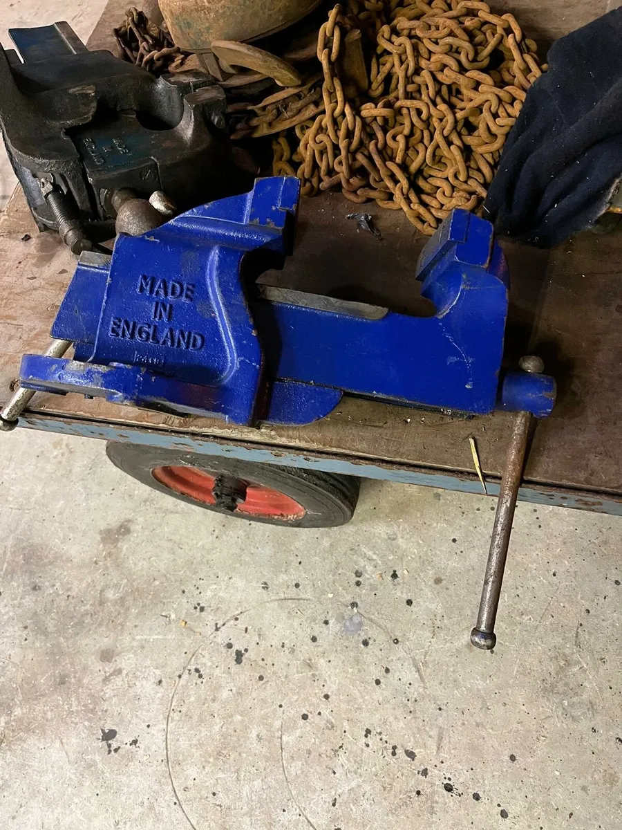 Record bench vice No 4 - Image 1