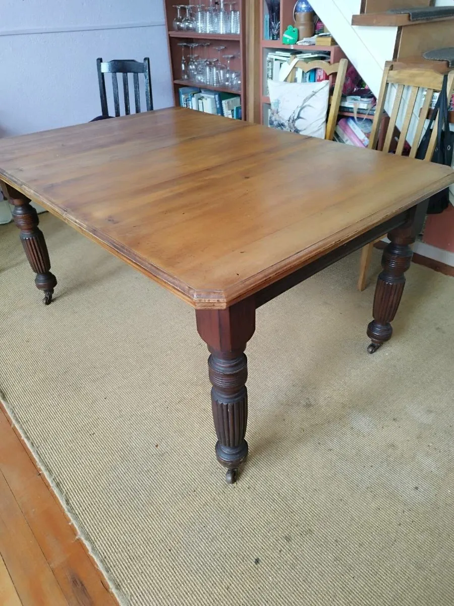 Antique solid Oak table and dresser - Image 1