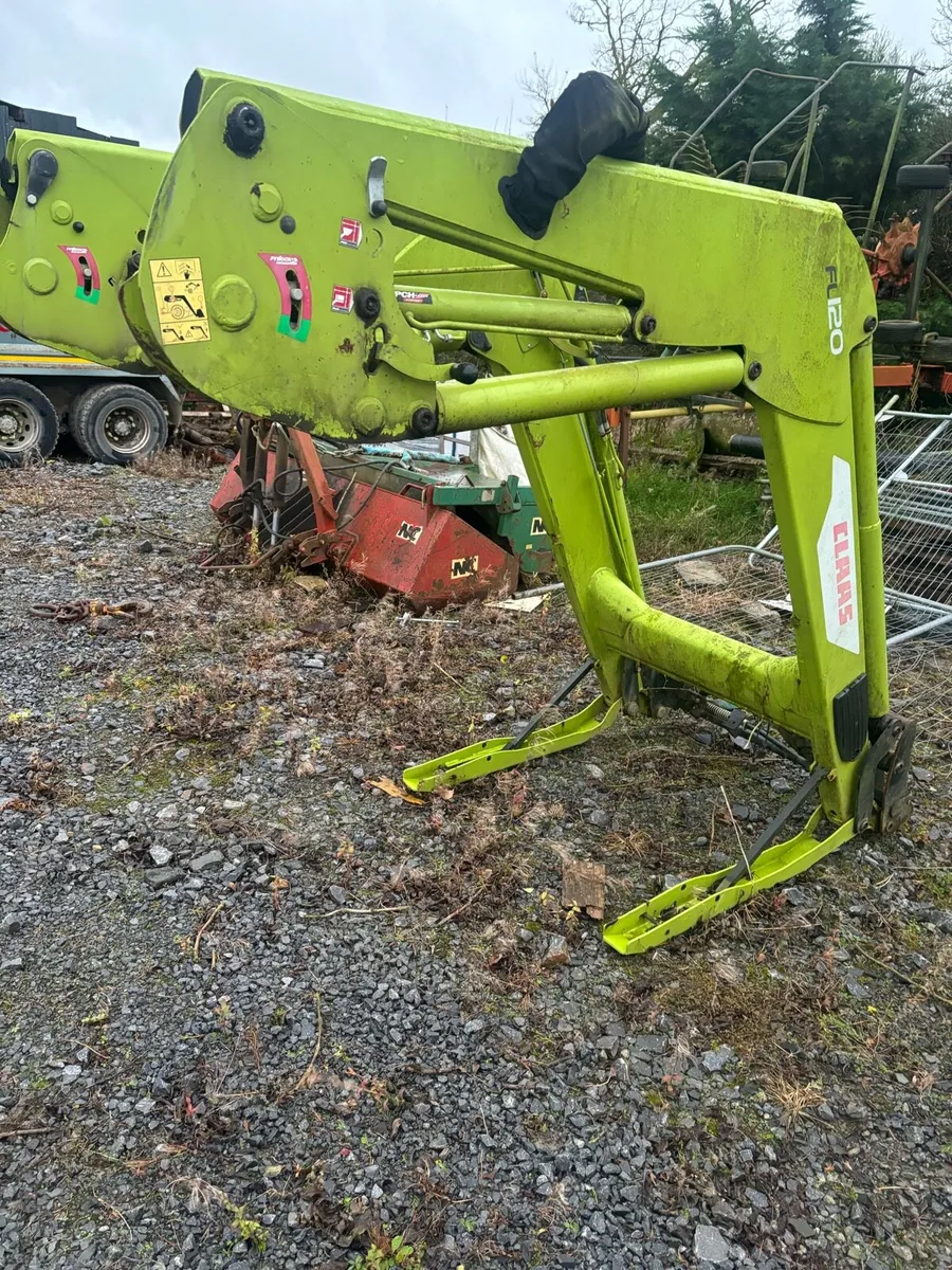 600 series claas loader with brackets - Image 1