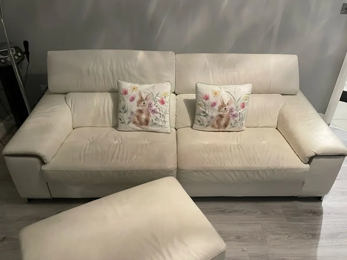 Leather 4 seater sofa with matching blanket box - Image 4