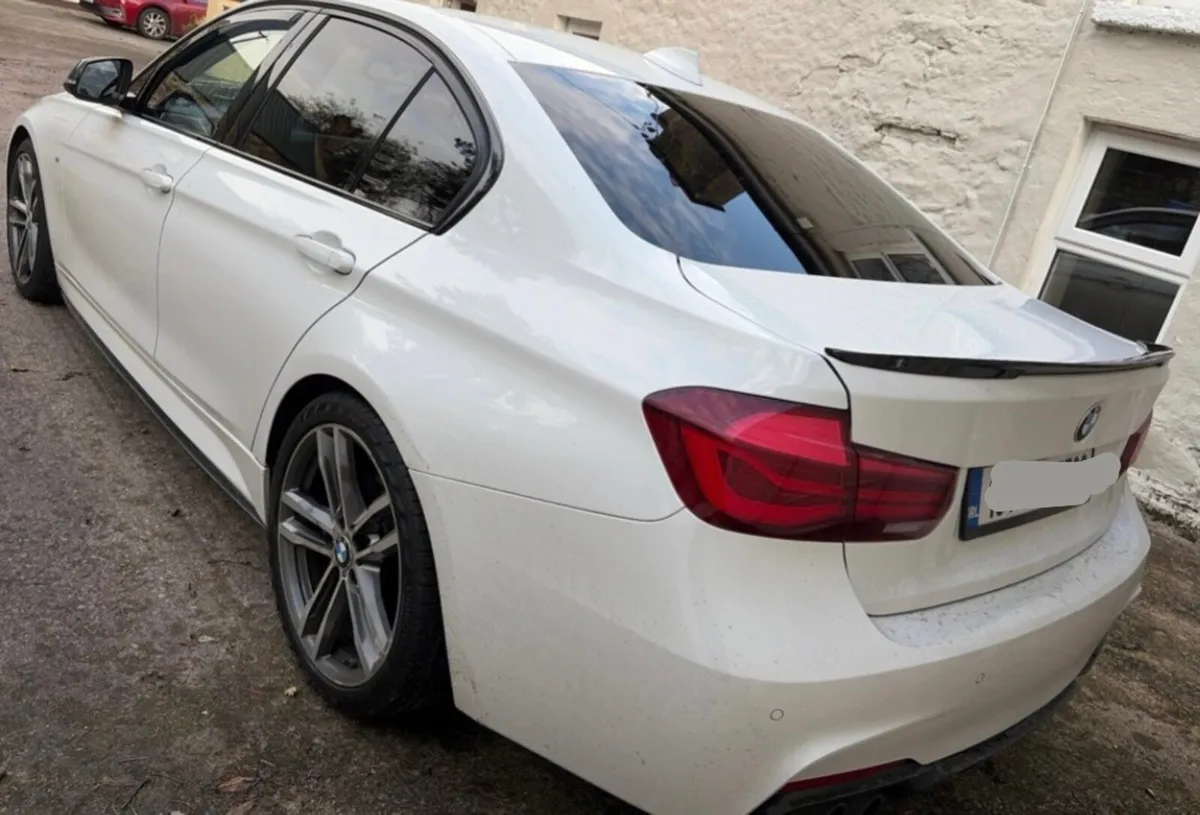 2018 BMW 320i MSport Shadow Edition - Image 4