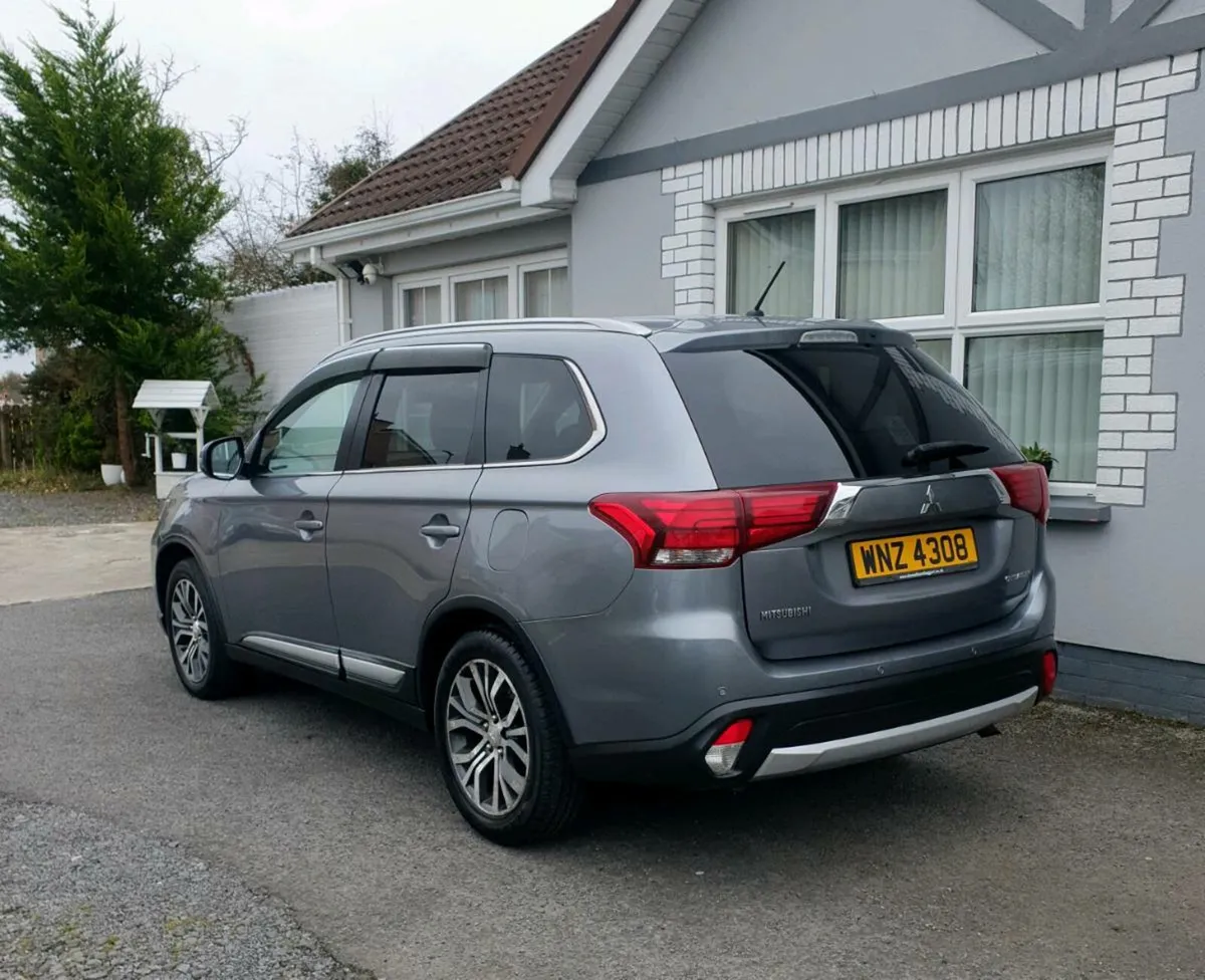 Mitsubishi Outlander 2.2 DI-D GX3 - Image 3