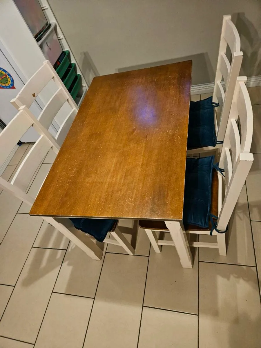 Dining table and chairs - Image 1