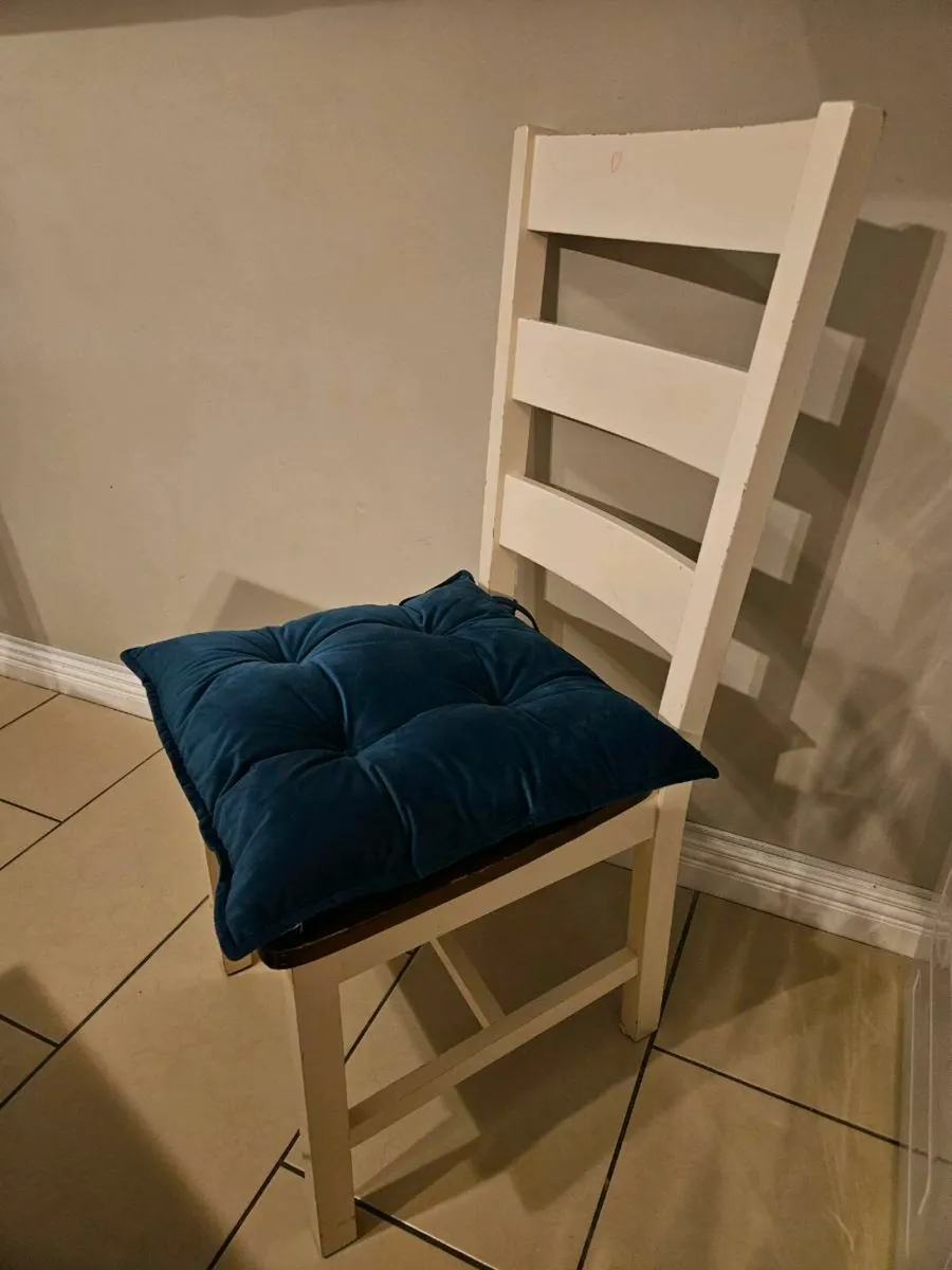 Dining table and chairs - Image 2