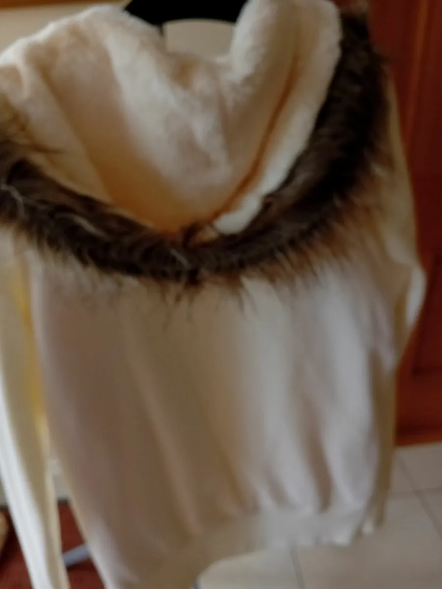 Guess Hoodie - Image 4