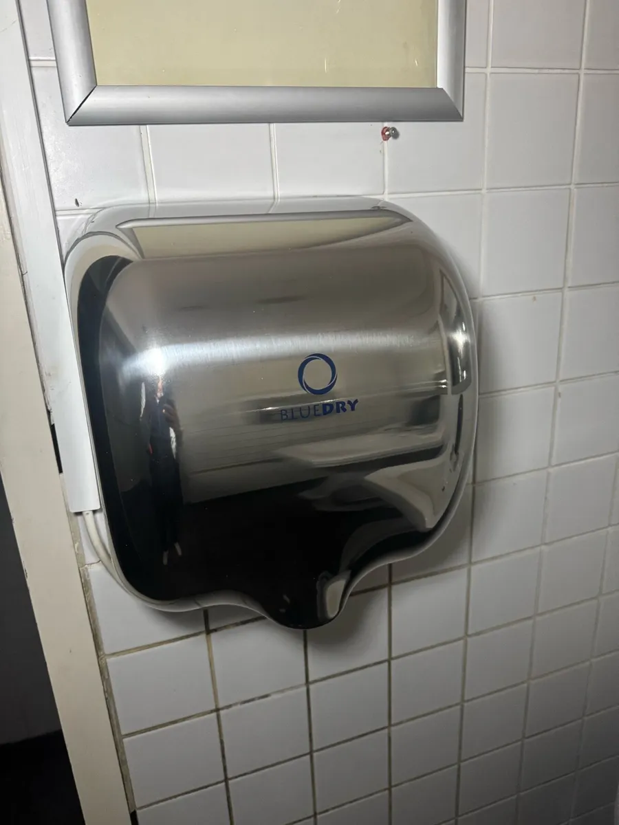 Hand dryers - Image 2