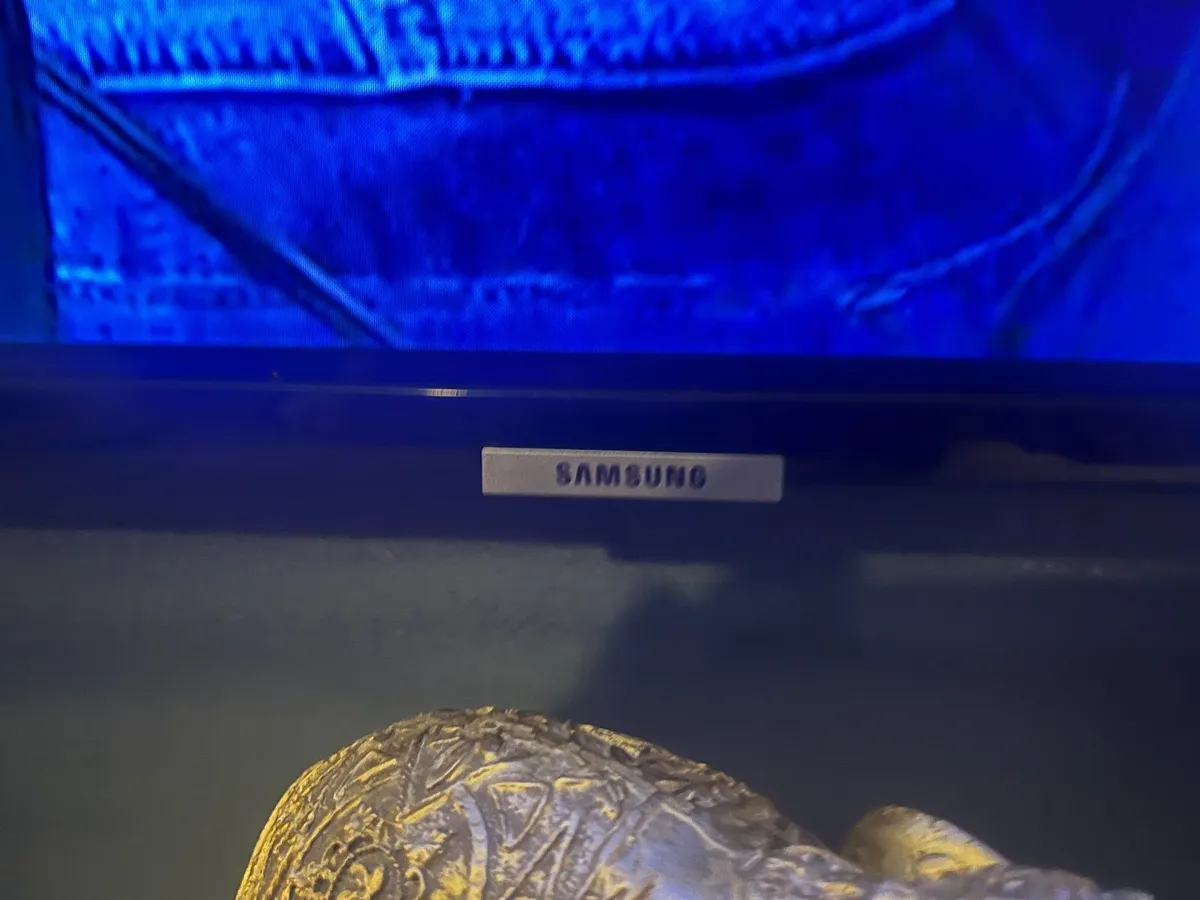 55 inch smart TV - Image 2