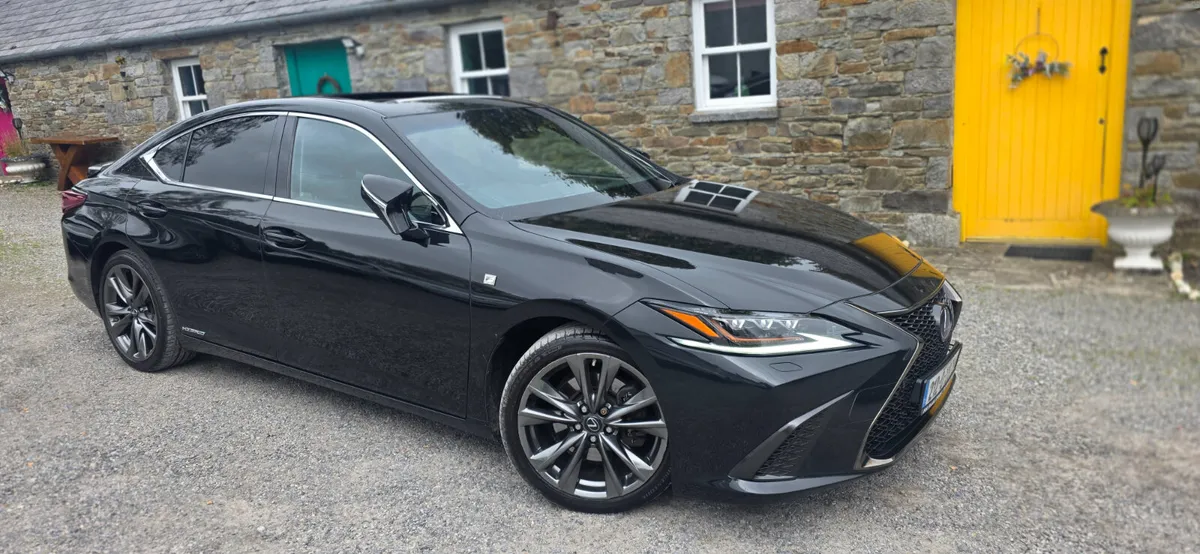 Lexus ES 2021 - Image 1