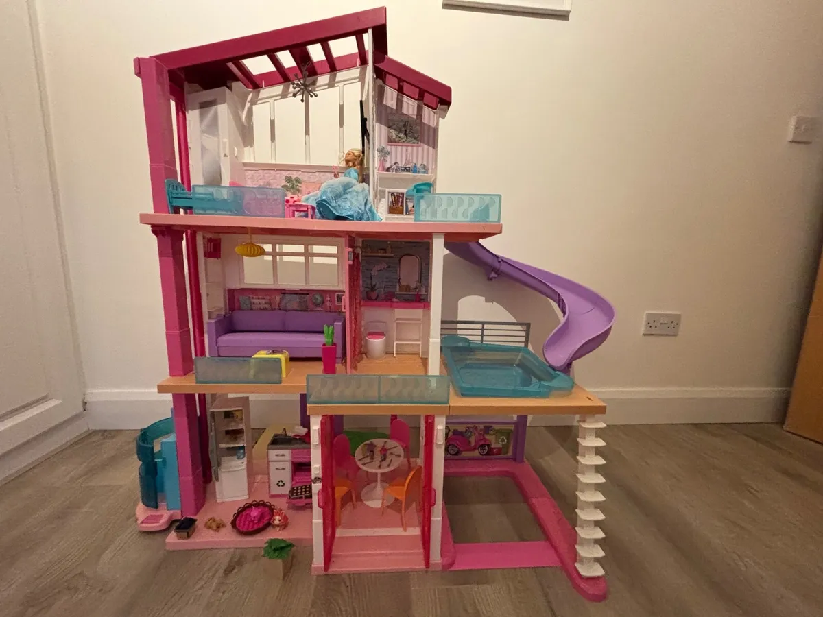 Barbie Dreamhouse and bundle - Image 2