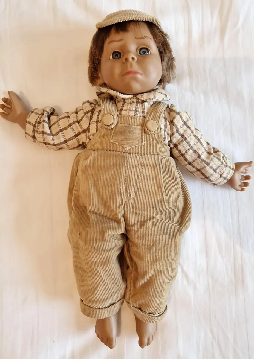 Porcelain crying boy doll - Image 1