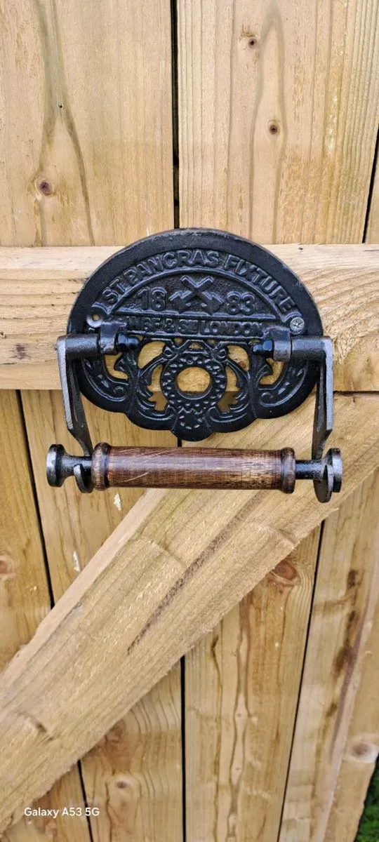 Railway cast iron toilet rool holder - Image 1