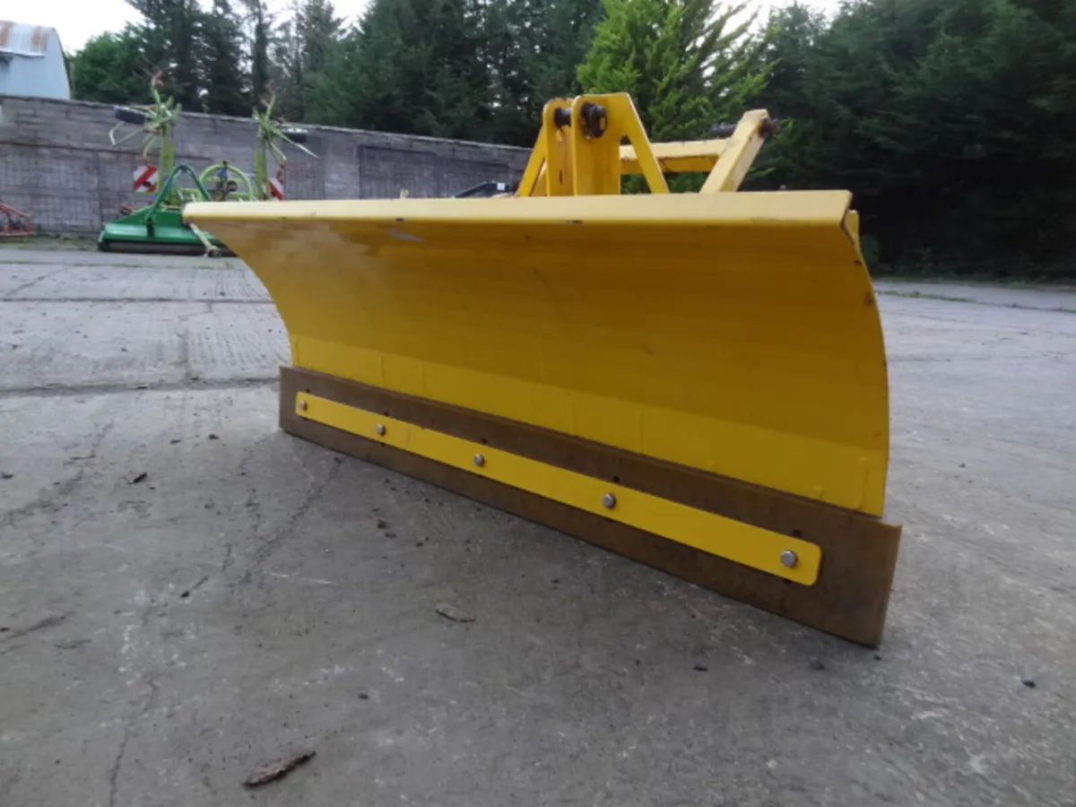 Vale 130 Snow Plough Scraper - Image 1