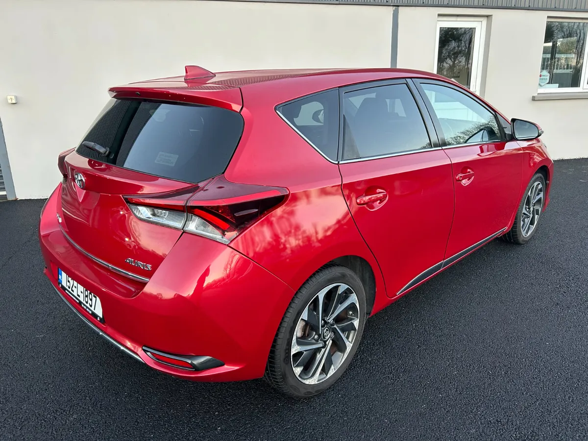 152 Toyota Auris Design 1.2 Petrol - Image 4
