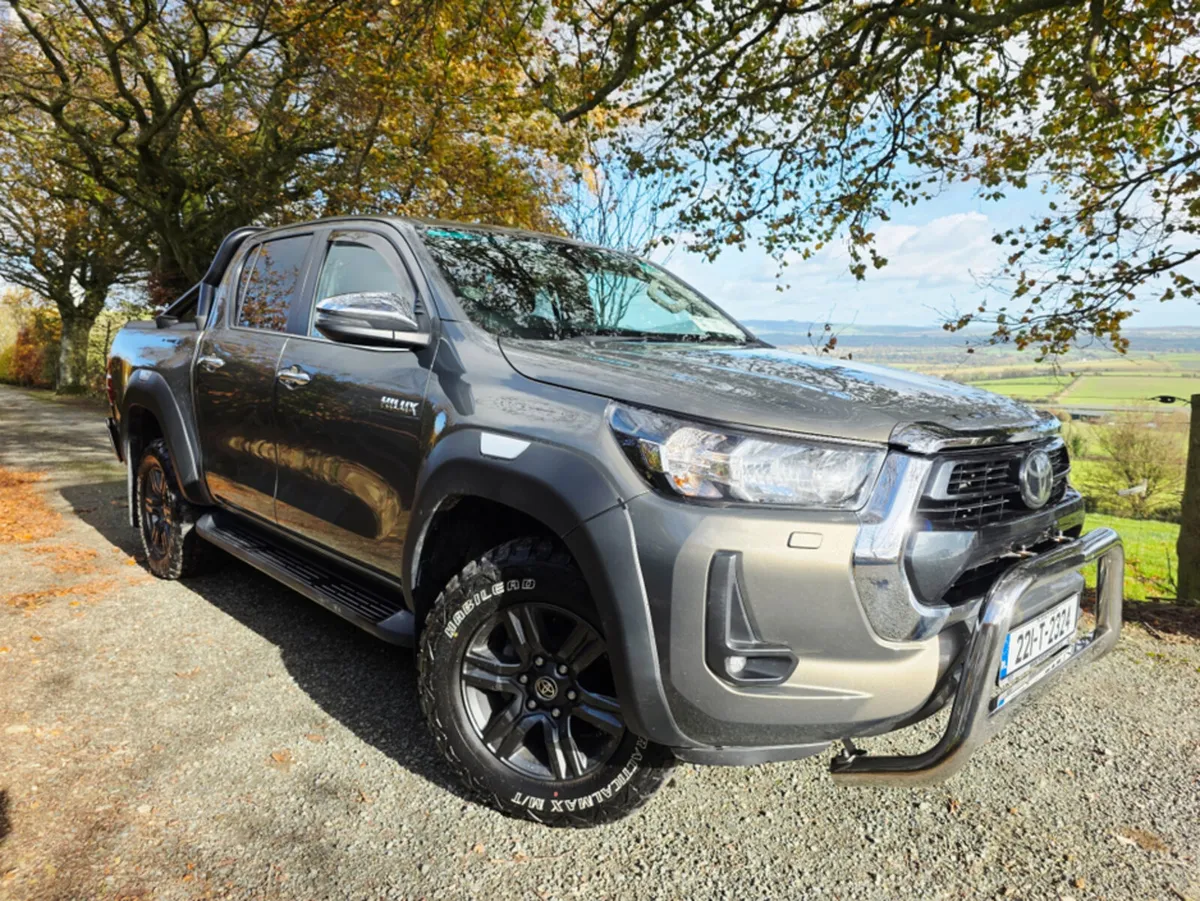 Toyota Hilux 2.8 SR5 D/CAB AUTO 4DR - Image 2