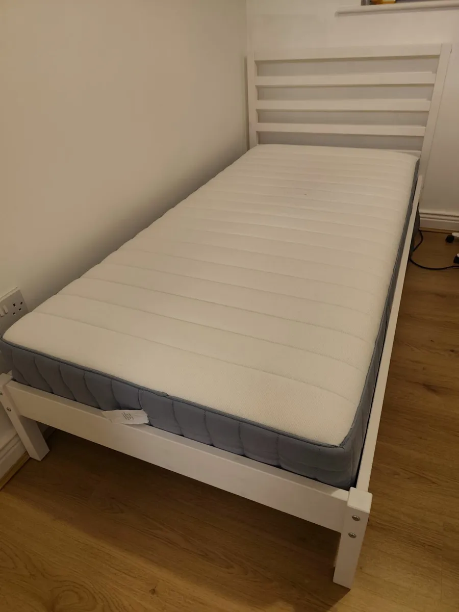 Single bed - Image 1