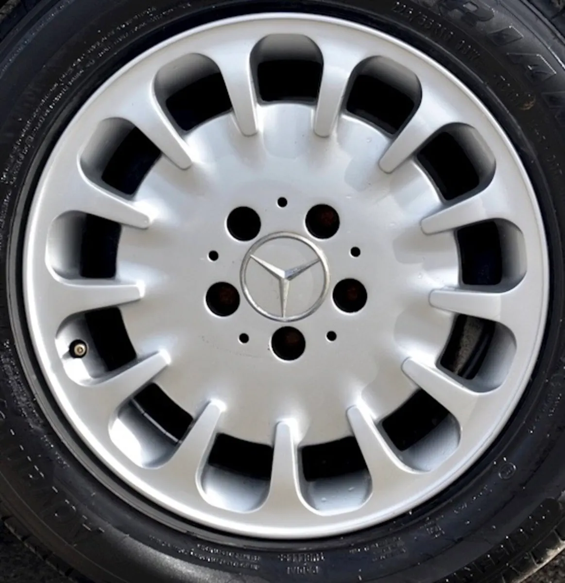 Mercedes 16” Alloy Wheels with new tyres - Image 1