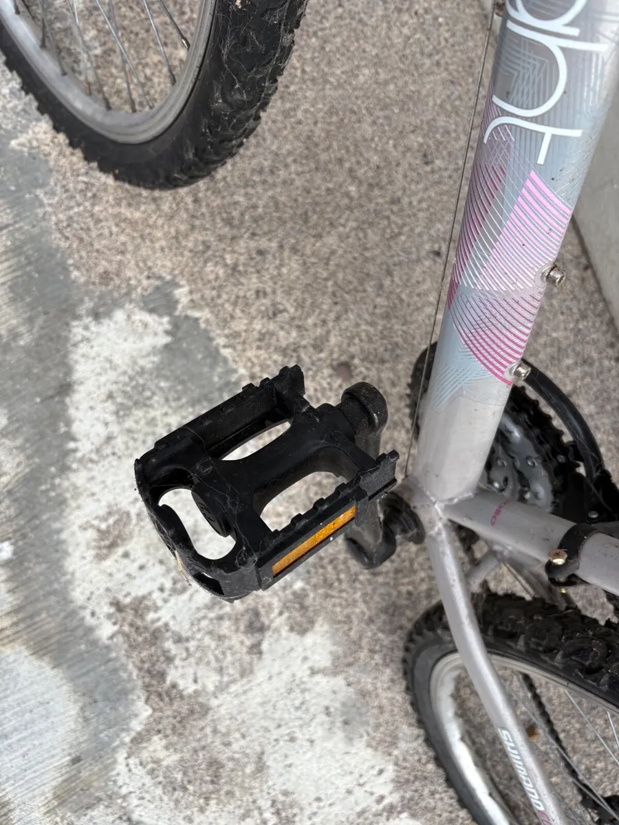 Girls bike - Image 4