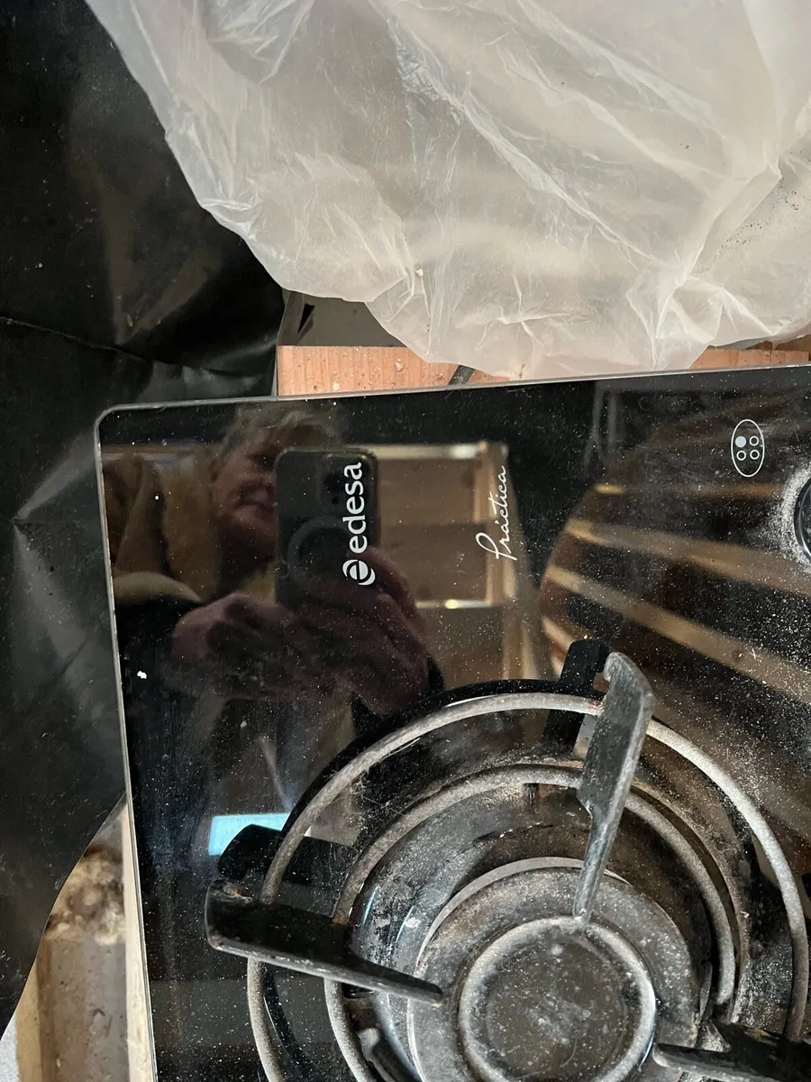 Glass gas hob and oven - Image 2