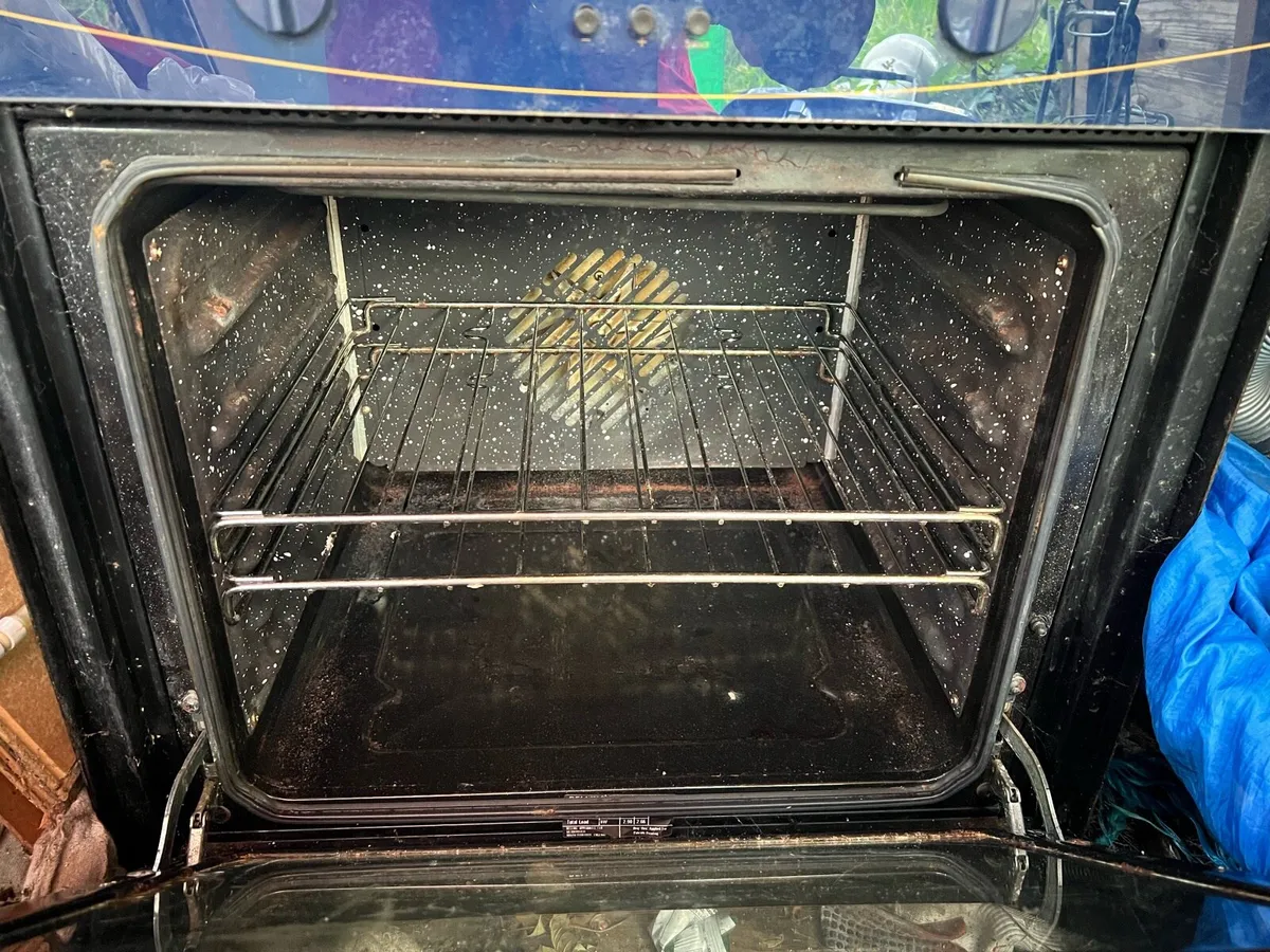 Glass gas hob and oven - Image 3