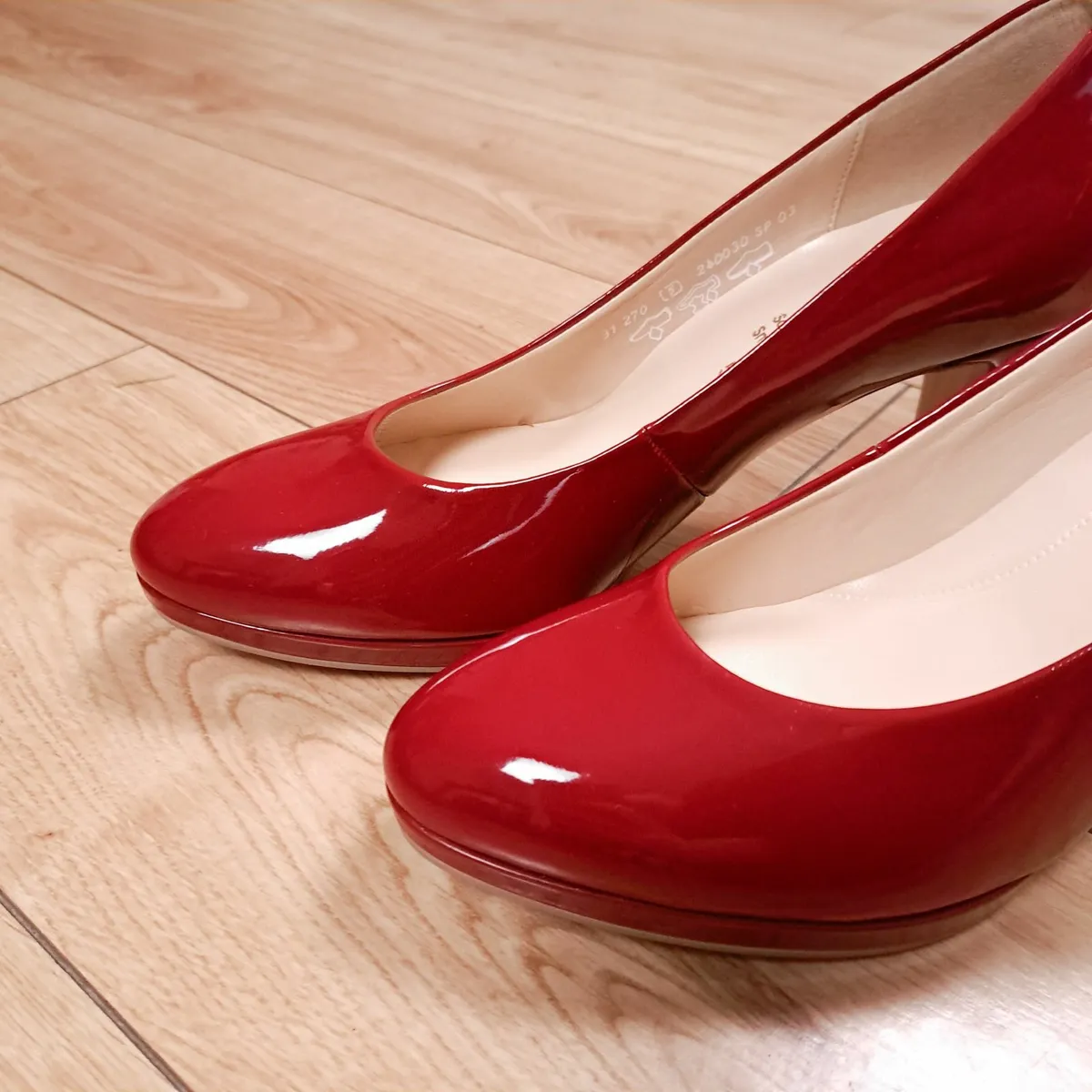 Gabor Red Patent Leather Pumps High Heels 5UK/38EU - Image 2